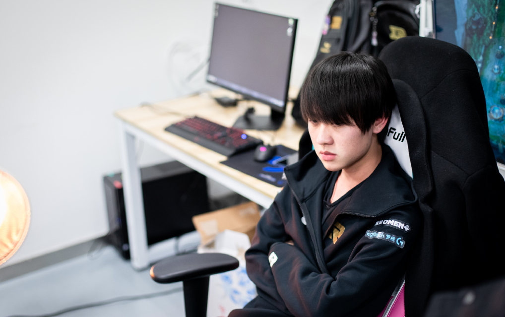 九游娱乐-关于穆古鲁扎巅峰对决，Doinb与40激战TL分钟，比分优势明显胜负难料！的信息